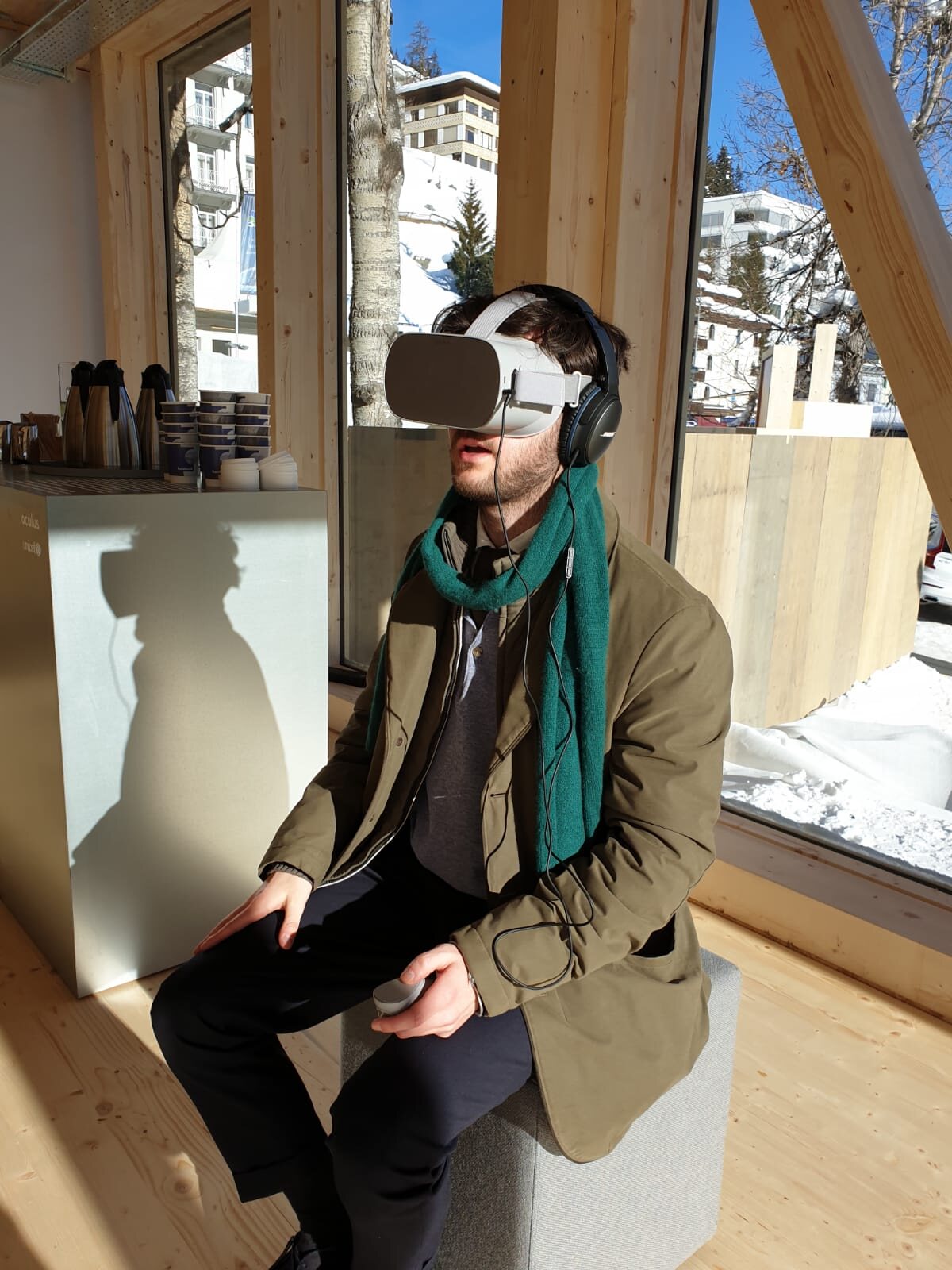 A delegate experiencing a UNICEF360 film on an Oculus headset at the World Economic Forum in Davos, 2022